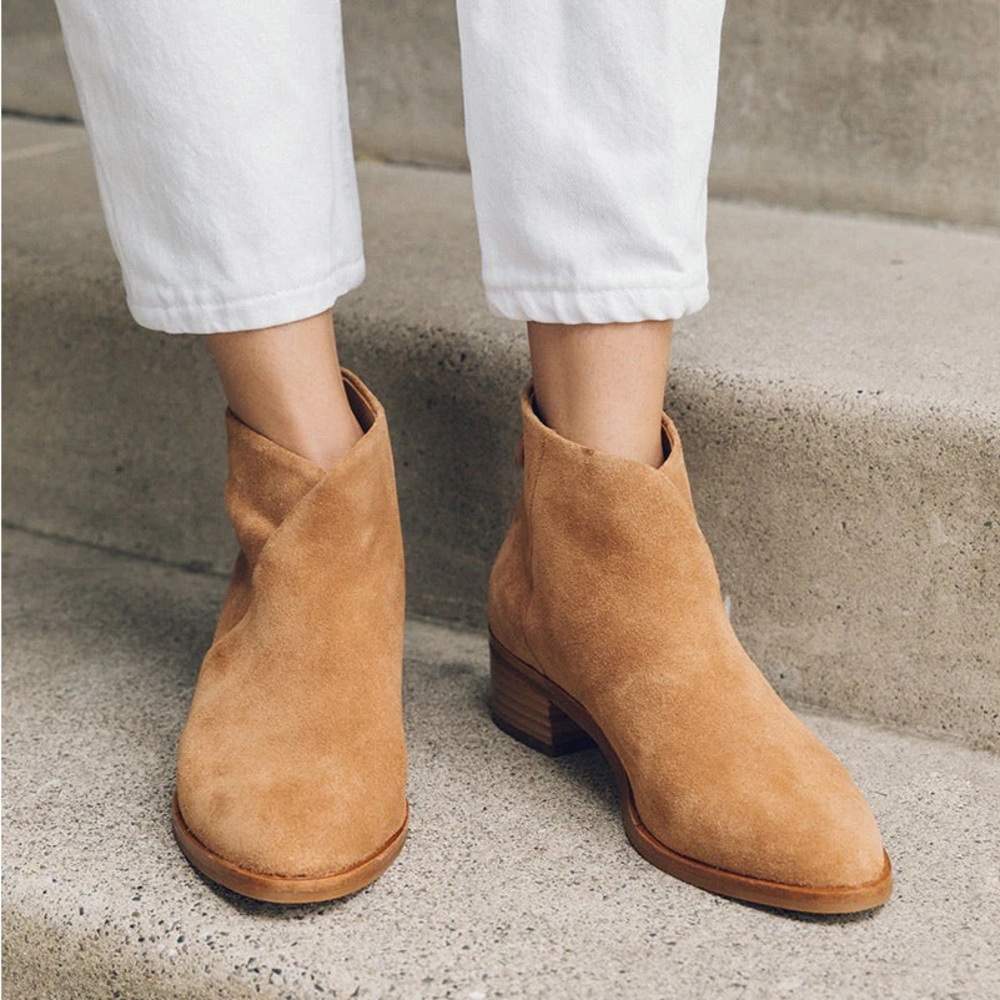 Nib Soludos Venetian Bootie Tan Suede Size 6 - image 1